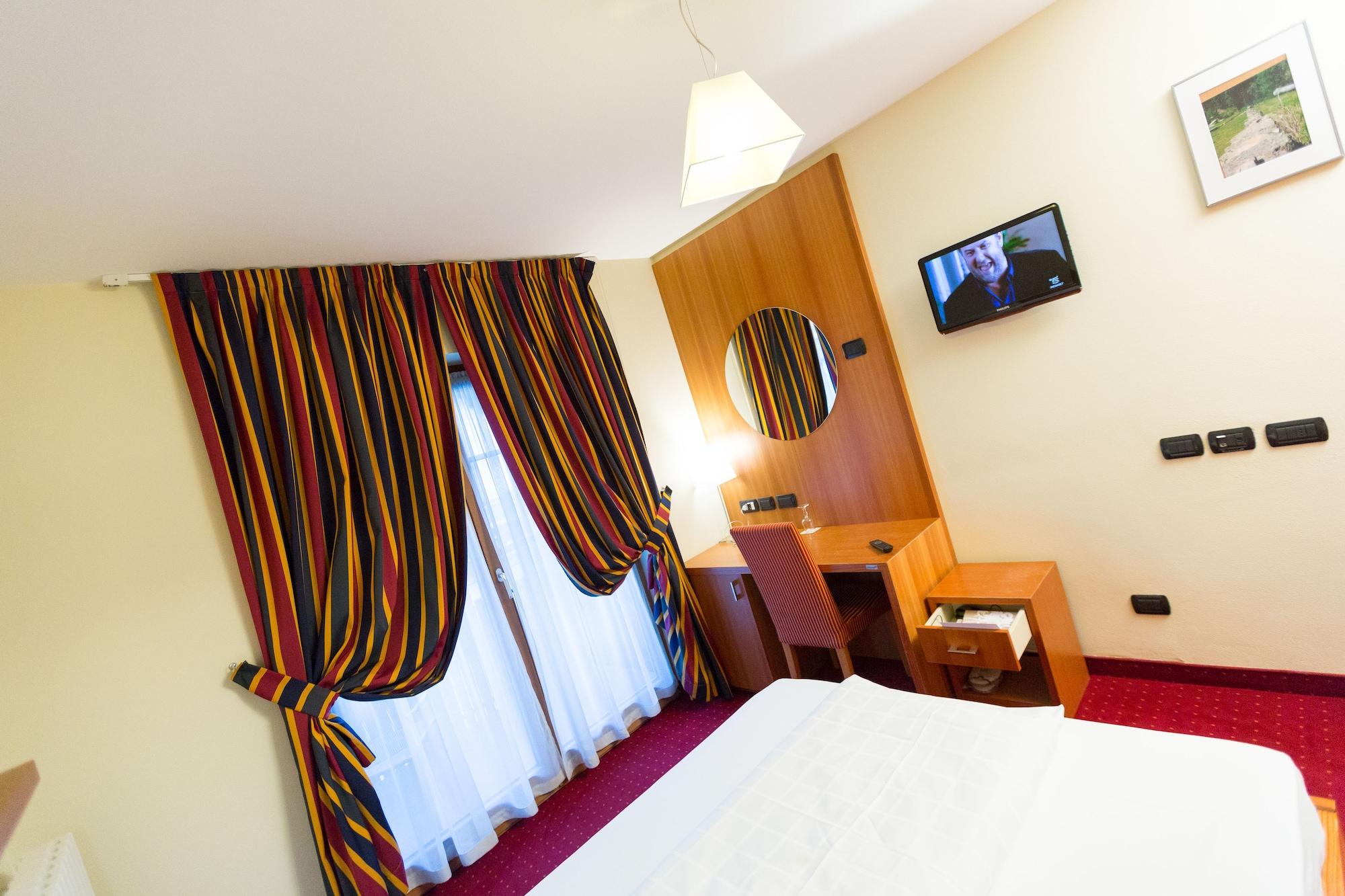 Hotel Touring 4*